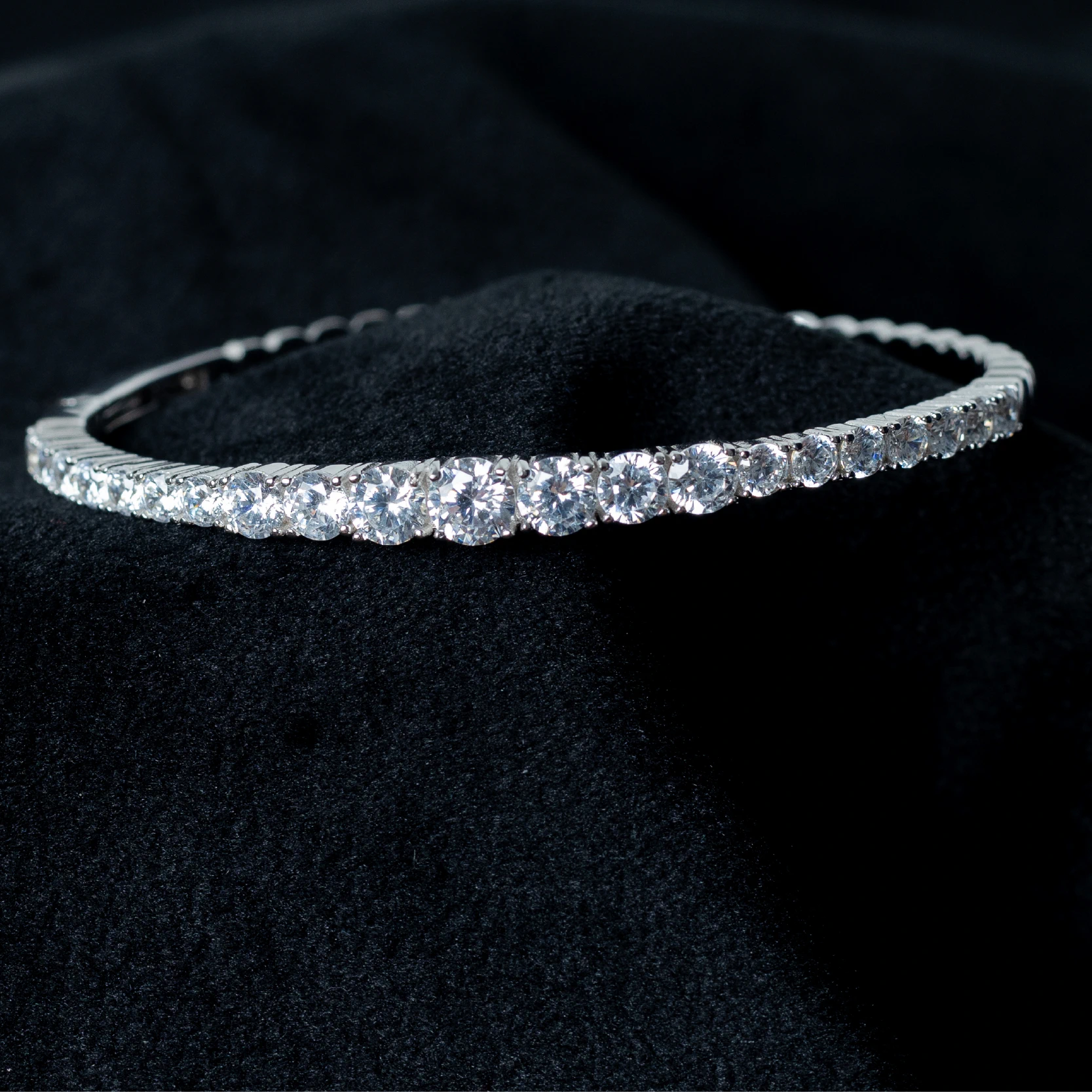 Aurora Baguette CZ Kada