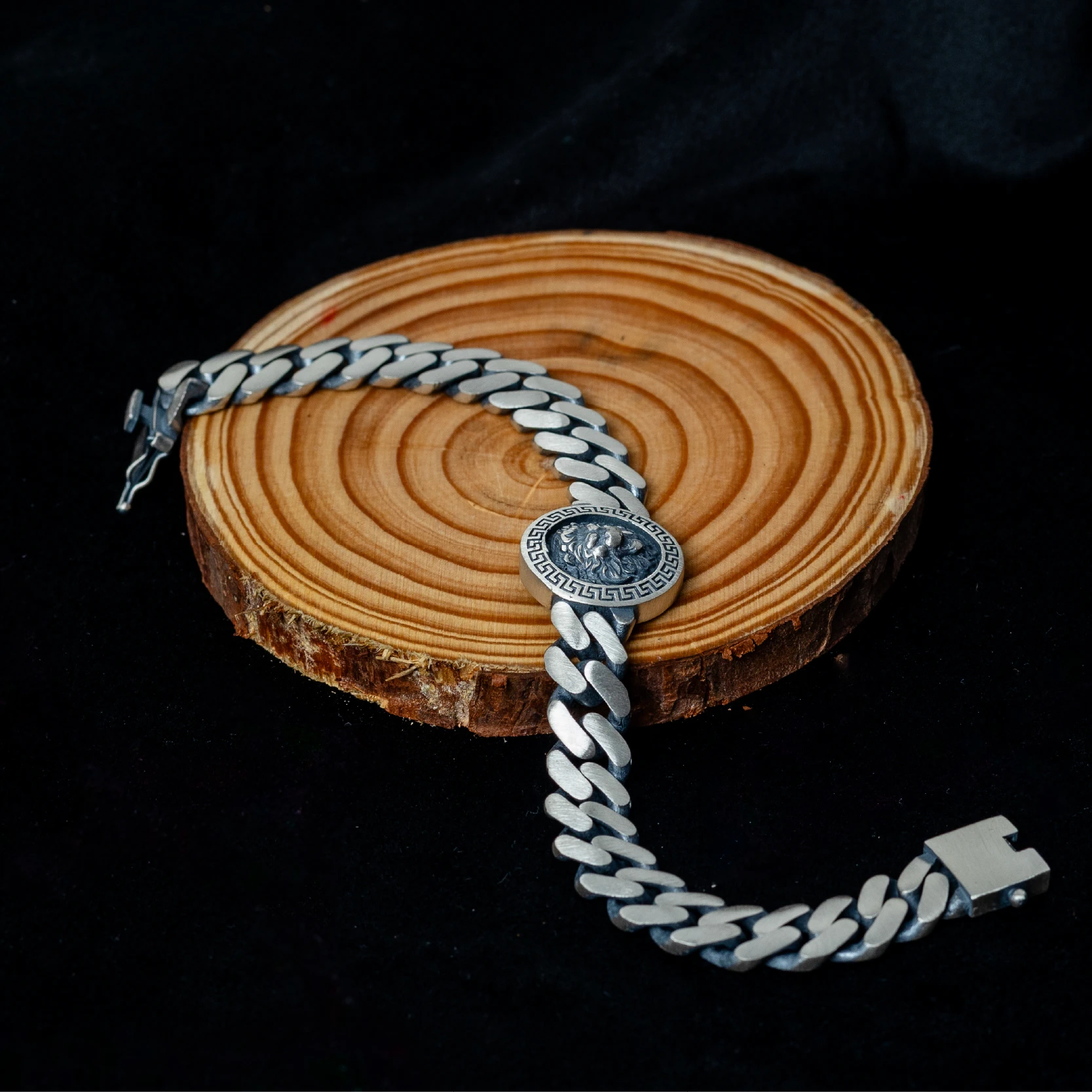 Lion Crest Cuban Link Bracelet